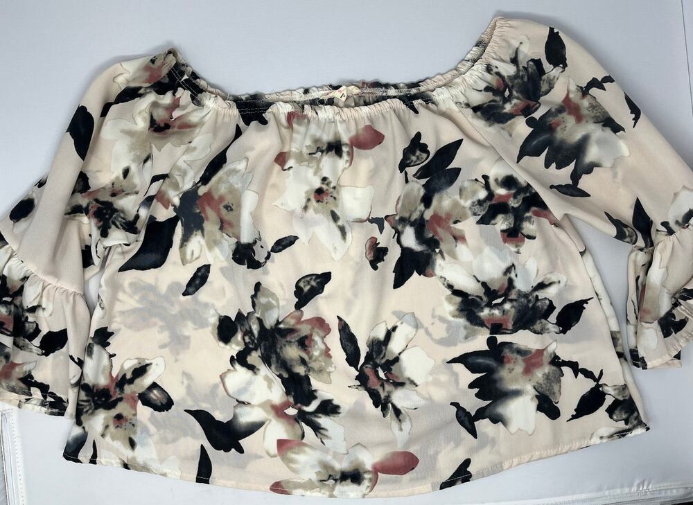 A'GACI Blouse very light fabric size S Pre-Owend in good condition